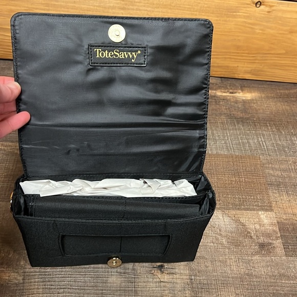 Tote Savvy Crossbody change kit hybrid design easily access‎ a diaper wet wipe - Picture 2 of 8